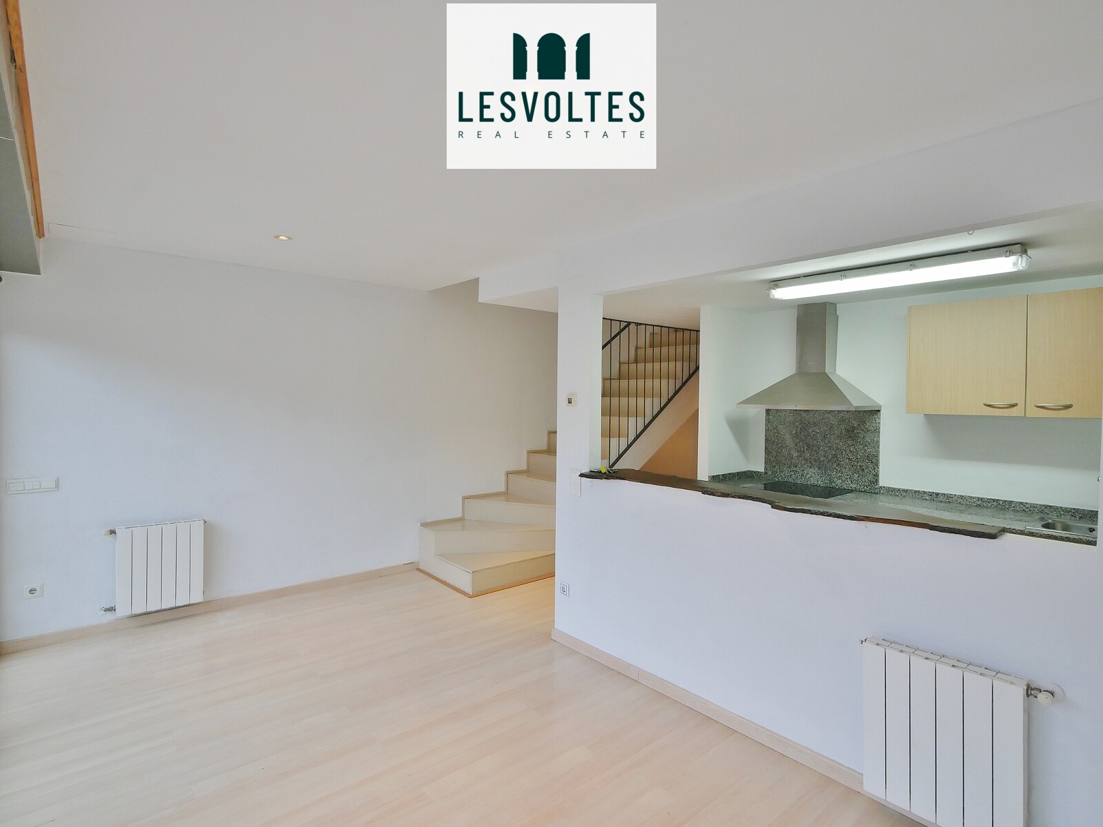 DÚPLEX DE 67 M2 CON TERRAZA, PLAZA DE APARCAMIENTO Y TRASTERO EN ALQUILER EN LA BISBAL D'EMPORDÀ.