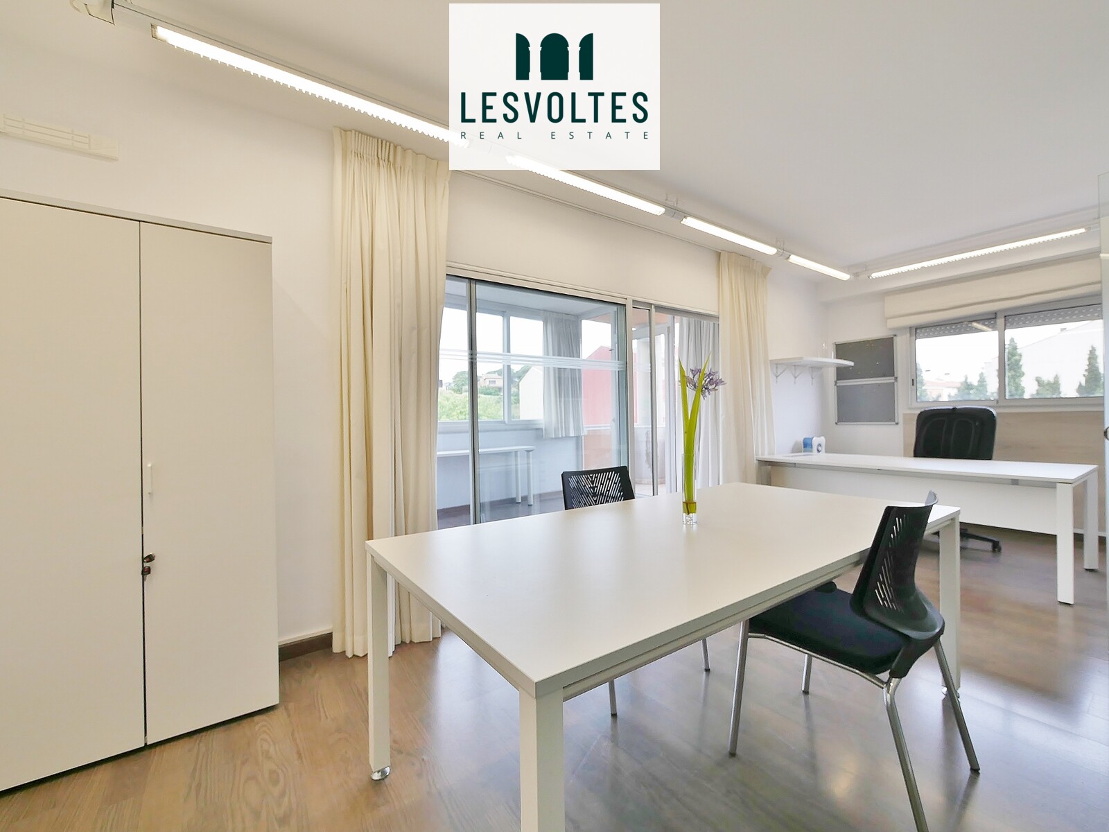 PROFESSIONAL OFFICE OF 175 M2 ON THE SECOND FLOOR WITH ELEVATOR FOR RENT IN PALAFRUGELL