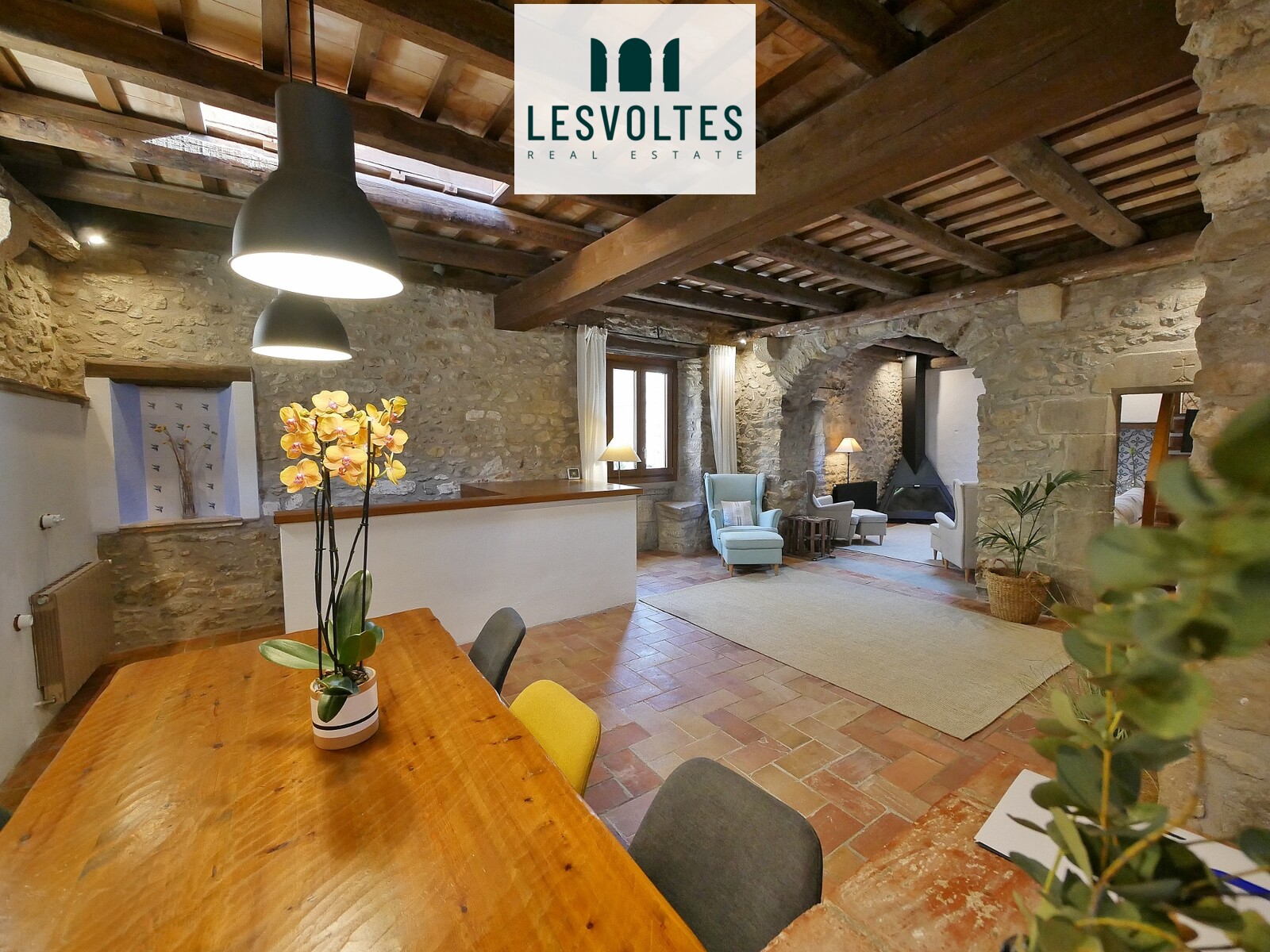 CHARMING STONE HOUSE OF 260 M2 WITH ROOF OF 60 M2, FOR RENT FOR A SECOND RESIDENCE, IN LA PERA, BAIX EMPORDÀ.  