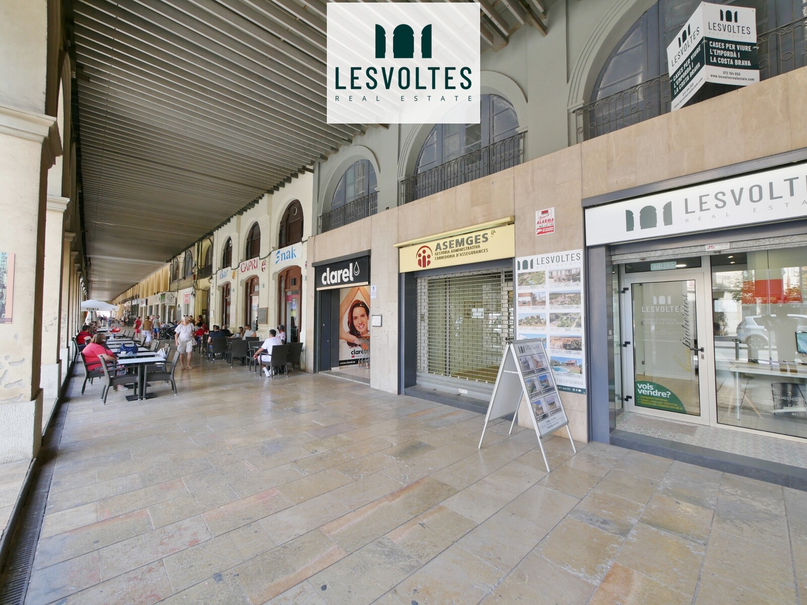 LOCAL COMERCIAL DE 210 M2 EN PLANTA BAJA, EN ALQUILER EN PLENO CENTRO COMERCIAL DE LA BISBAL D'EMPORDÀ.