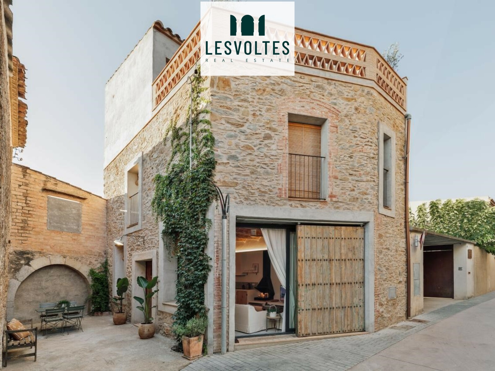 HAYSTACK OF 156 M2, FULLY RESTORED AND FITTED FOR A HOUSE, FOR RENT AS A SECOND HOME IN GUALTA.