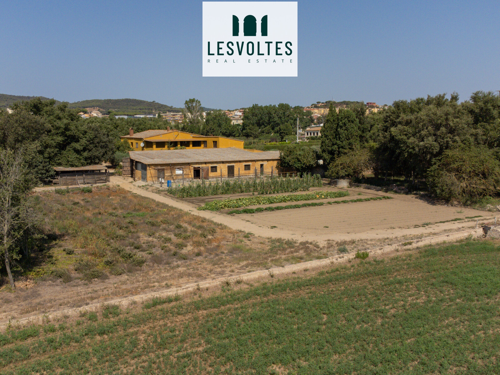 MAGNÍFICA MASIA CATALANA CON DISTINTOS ANEXOS Y GRAN TERRENO EN UBICACIÓN PRIVILEGIADA ENTRE ERMEDÀS Y PALAFRUGELL