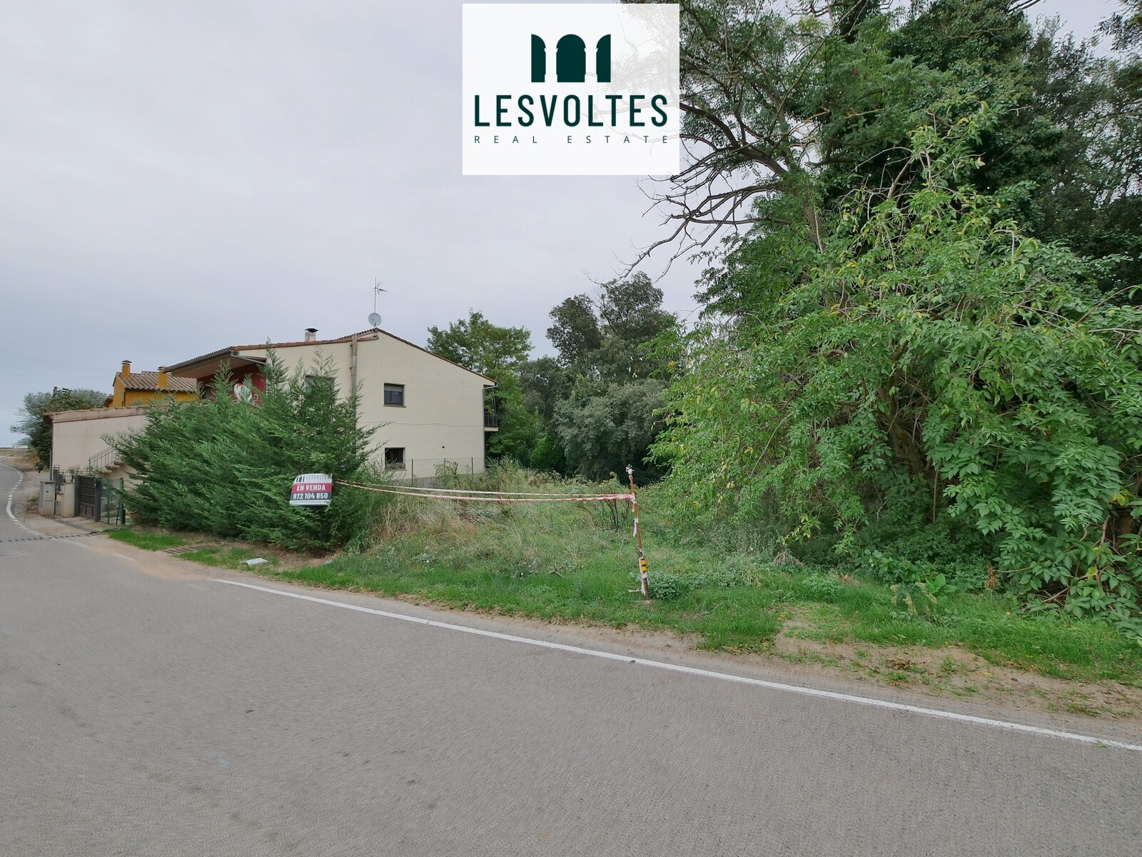 BUILDABLE PLOT OF 321 M², IDEAL FOR A DETACHED HOUSE, FOR SALE IN FOIXÀ, BAIX EMPORDÀ.