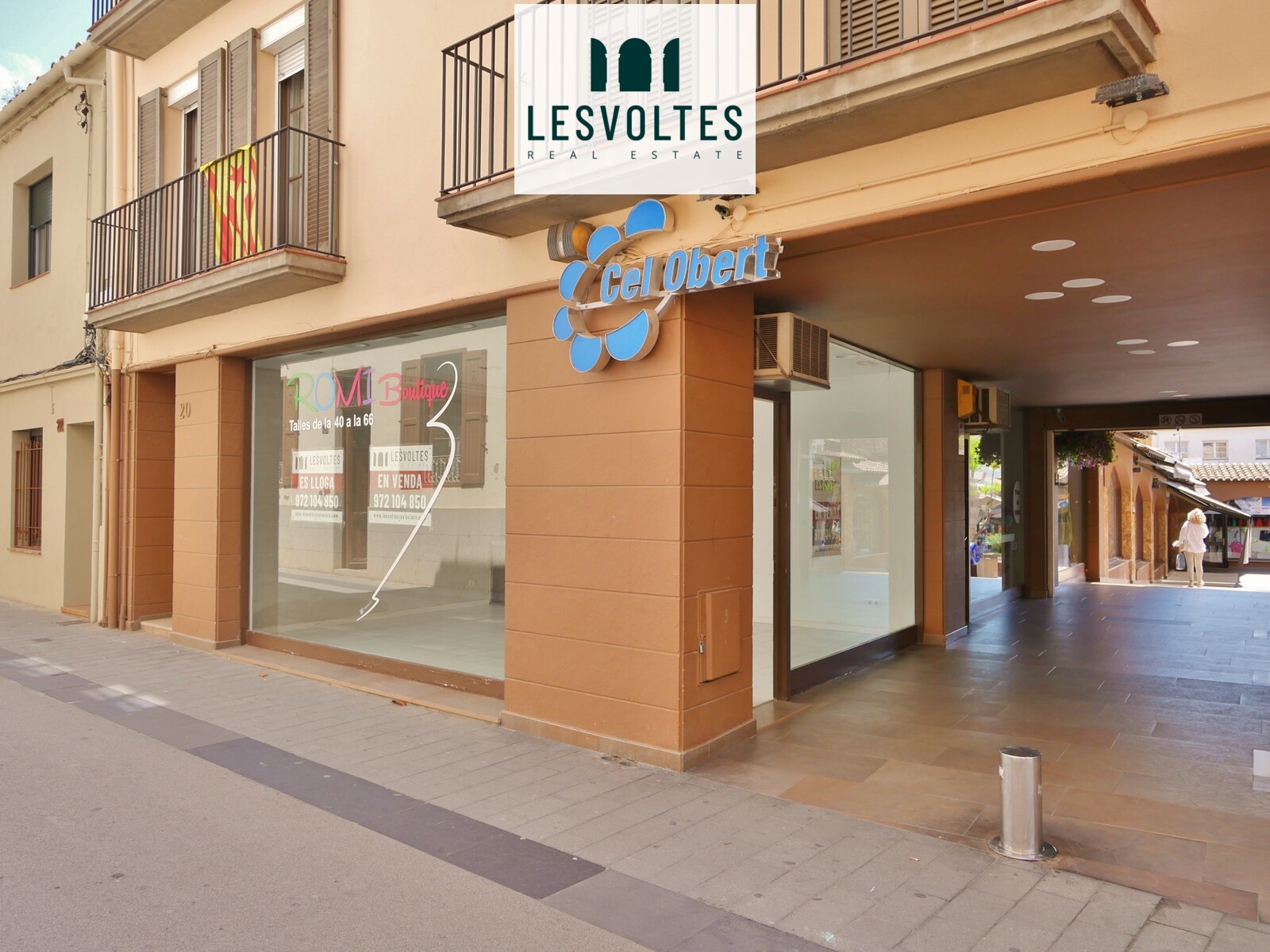 LOCAL CANTONER AMB ALTA VISIBILITAT EN VENDA AL CENTRE DE PALAFRUGELL. CENTRE COMERCIAL CEL OBERT