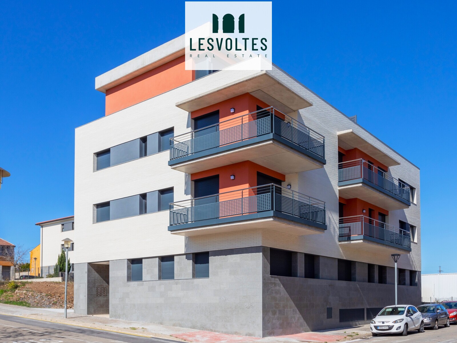 SPACIOUS NEWLY BUILT APARTMENTS WITH TERRACES IN A PRIVILEGED RESIDENTIAL LOCATION IN THE CENTER OF PALAFRUGELL
