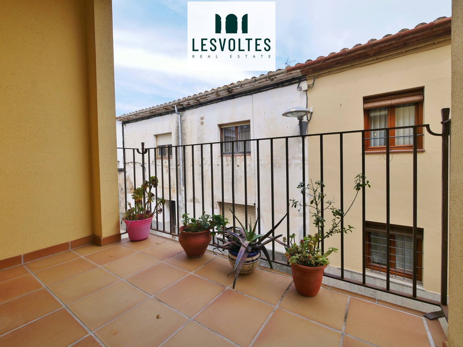 2 BEDROOM APARTMENT WITH BALCONY FOR SALE IN PALAFRUGELL