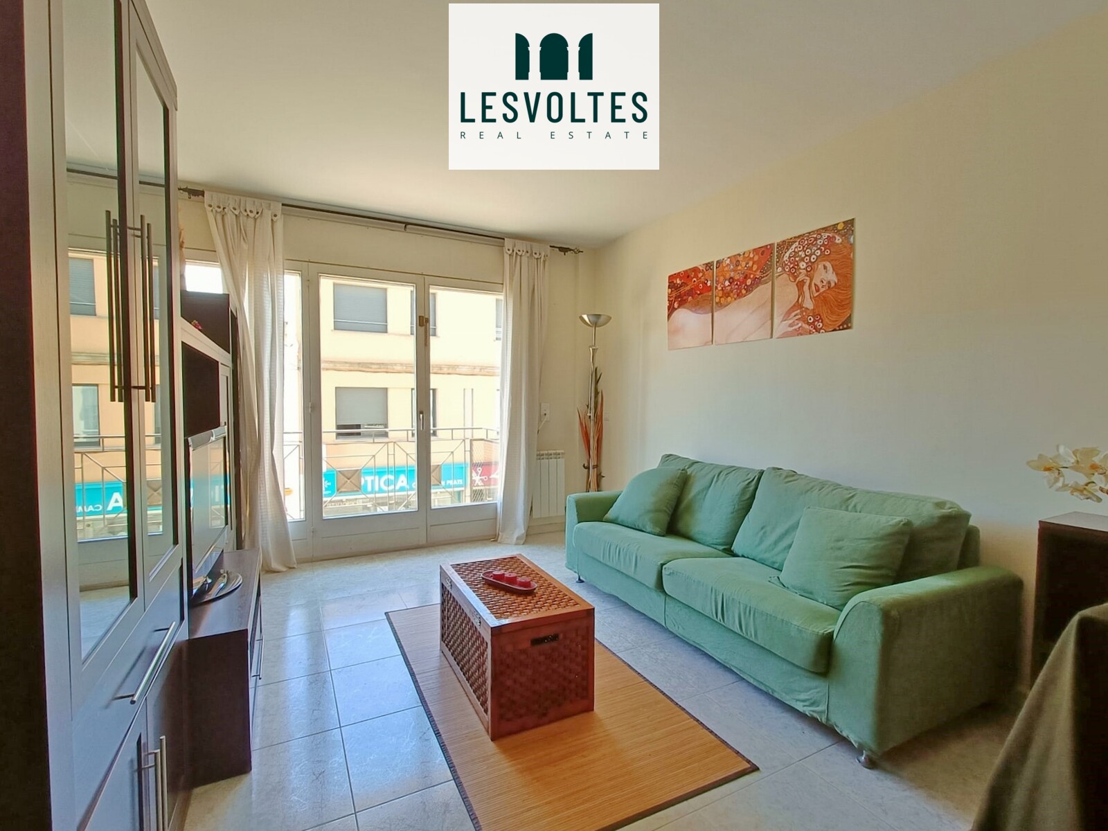 AMPLI PIS DE 3 HABITACIONS AMB PLAÇA D'APARCAMENT