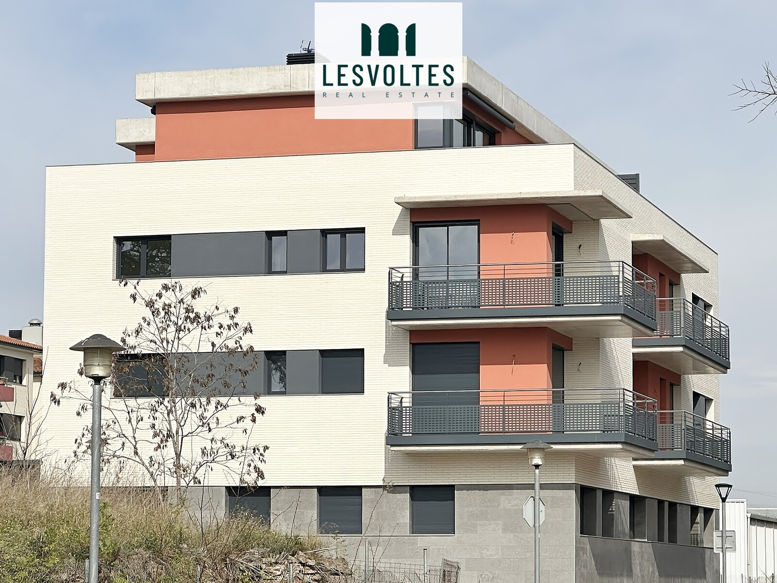 AMPLI ÀTIC D'OBRA NOVA AMB TERRASSES EN UBICACIÓ RESIDENCIAL PRIVILEGIADA AL CENTRE DE PALAFRUGELL