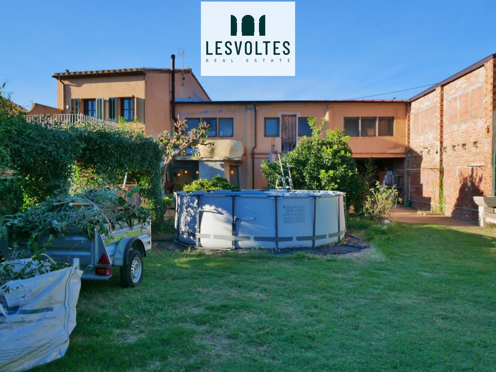 CASA ADOSADA CON AMPLIO Y AGRADABLE JARDÍN, ANEXO ADAPTABLE A VIVIENDA Y GARAJE, EN VENTA EN VULPELLAC