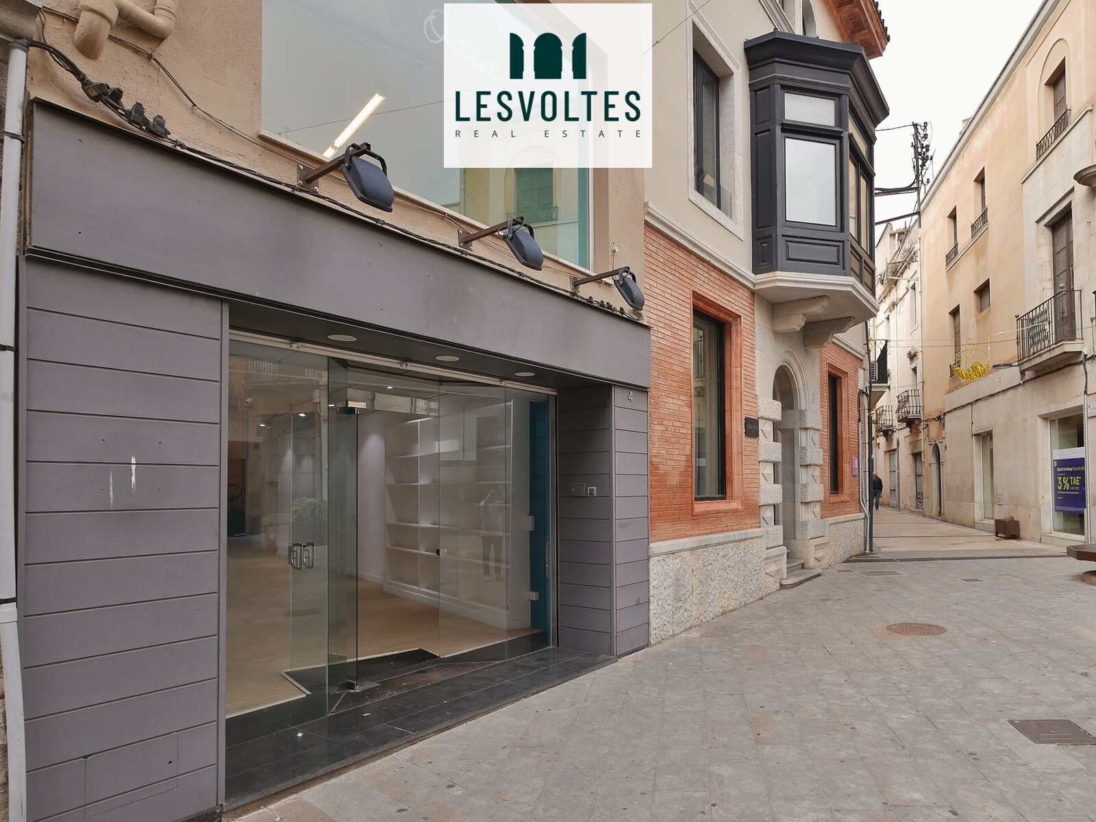 EXCLUSIVO EDIFICIO CON VIVIENDA Y LOCAL COMERCIAL EN VENTA EN EL CENTRO DE PALAFRUGELL