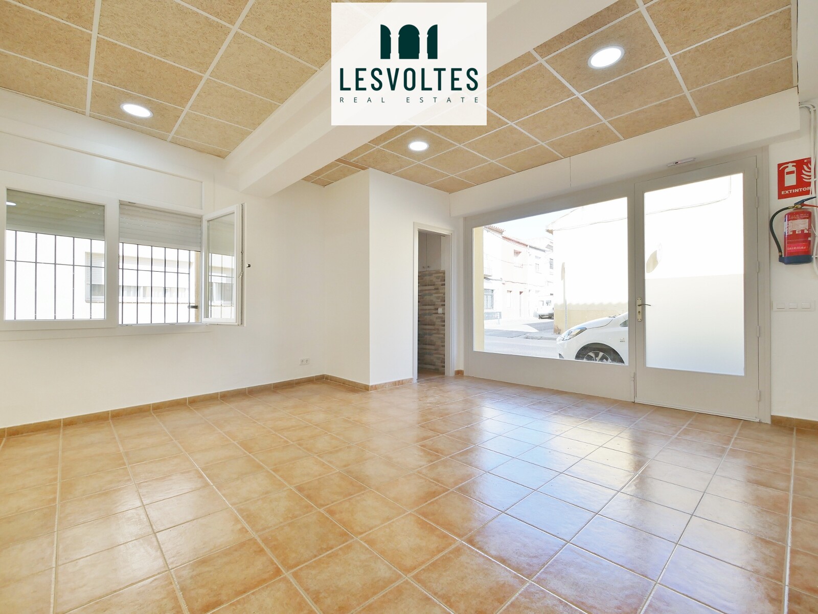 LOCAL COMERCIAL DIÀFAN SITUAT EN UN DELS CARRERS MES TRANSITATS DE PALAFRUGELL