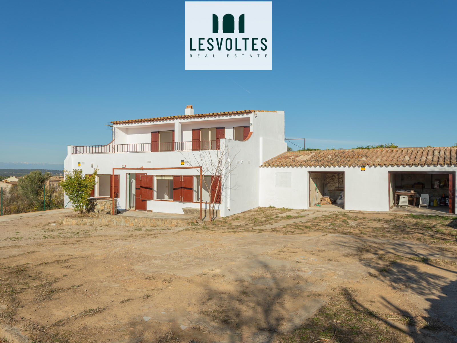 CASA PARA REFORMAR, CON PEQUEÑO ANEXO Y GRAN TERRENO EN VENTA EN LAS AFUERAS DE PALAFRUGELL