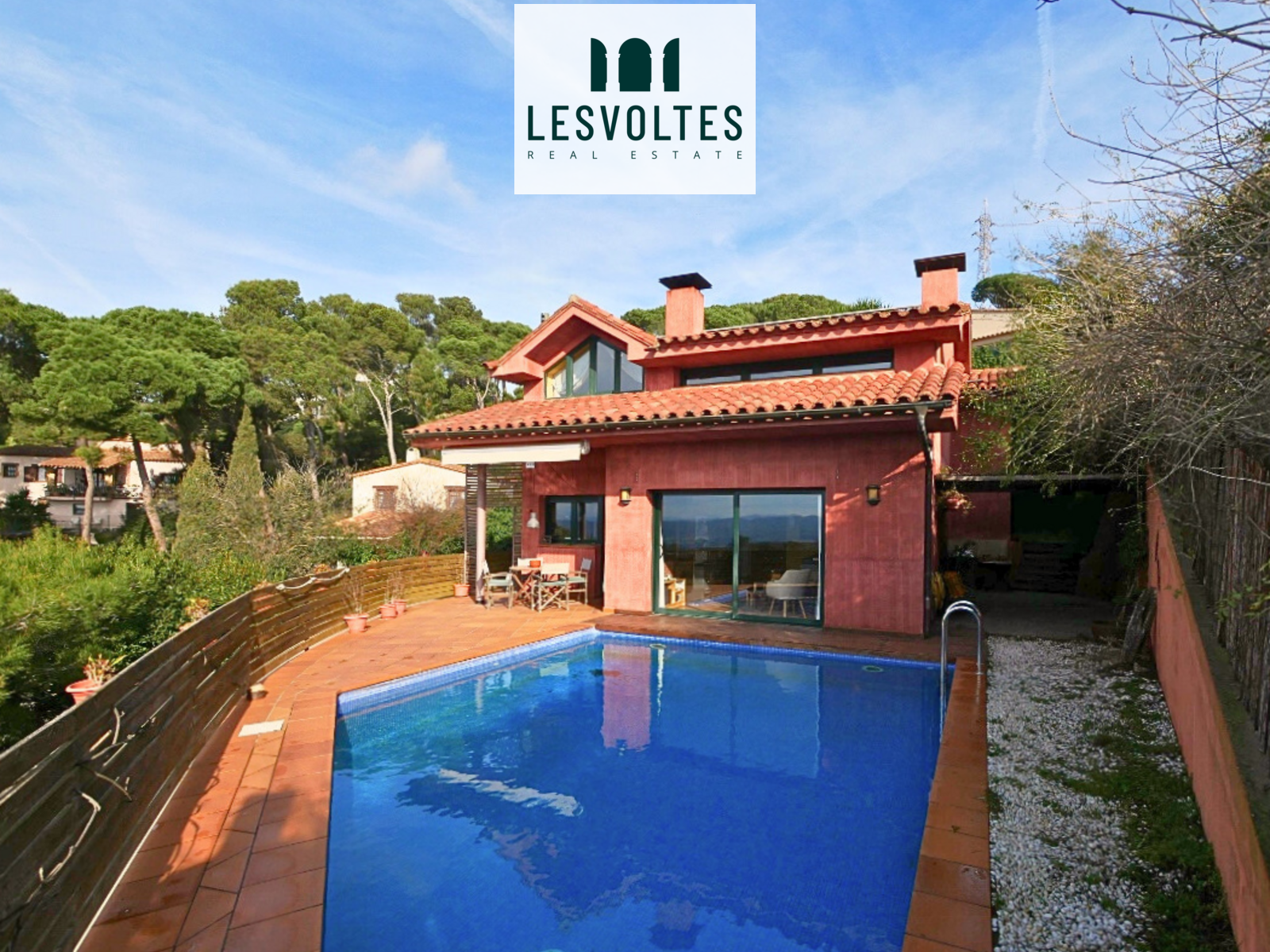 ESPECTACULAR CASA DE 231M2 CON GARAJE Y PISCINA SITUADA En LA ZONA RESIDENCIAL DE BEGUR