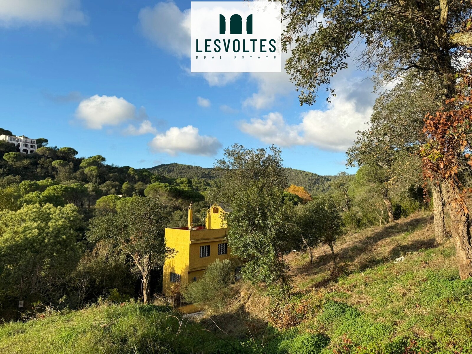 PARCEL·LA SITUADA A MAS PERE EN ENTORN RESIDENCIAL PER A CASA UNIFAMILIAR.