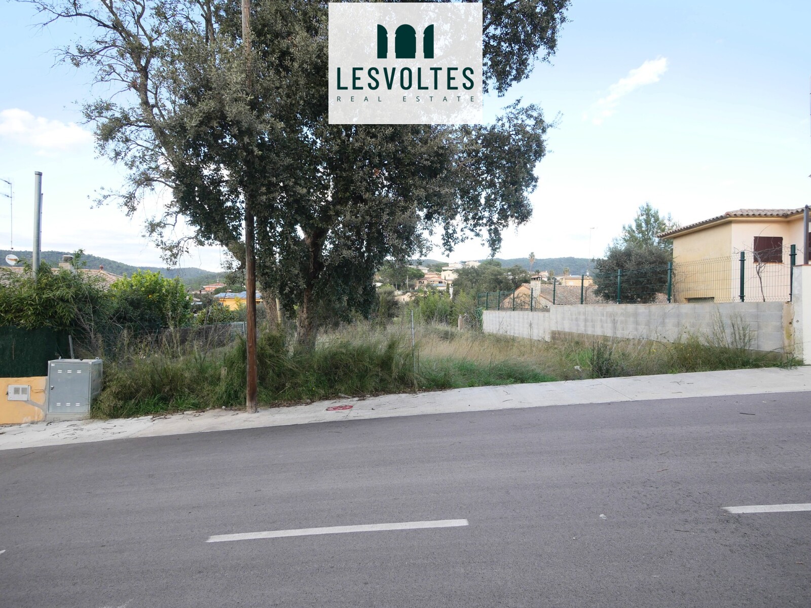 PARCEL·LA SITUADA A LA URBANITZACIÓ MAS PERE, EN ENTORN RESIDENCIAL PER A CASA UNIFAMILIAR.