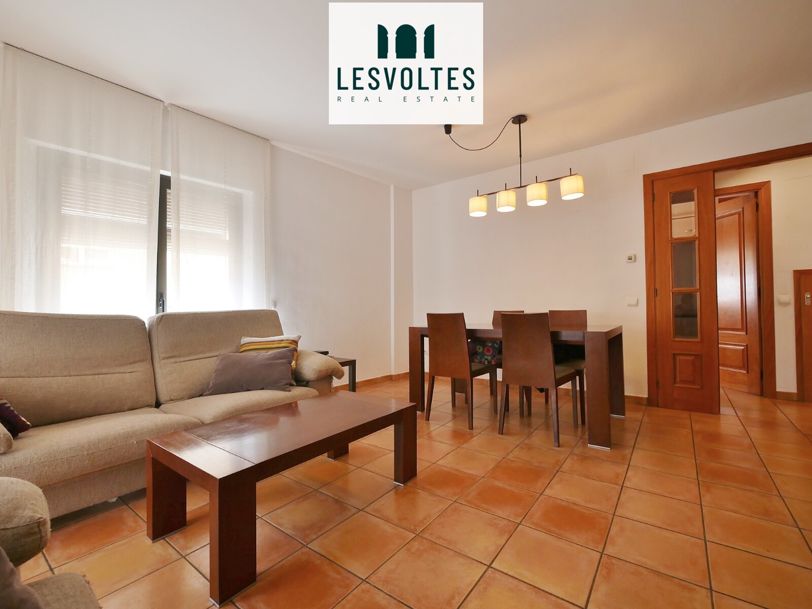 COZY 103 m² APARTMENT WITH A TERRACE IN THE CENTER OF PALAFRUGELL