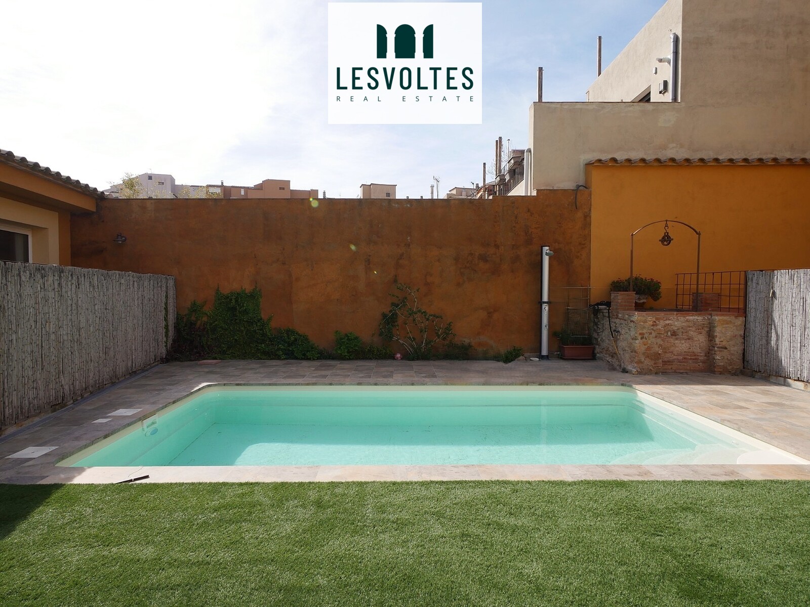 FANTASTIC LOFT WITH TERRACE, GARDEN, AND COMMUNAL AREA IN PALAFRUGELL. FULLY FURNISHED AND INCLUDES A PARKING SPACE.
