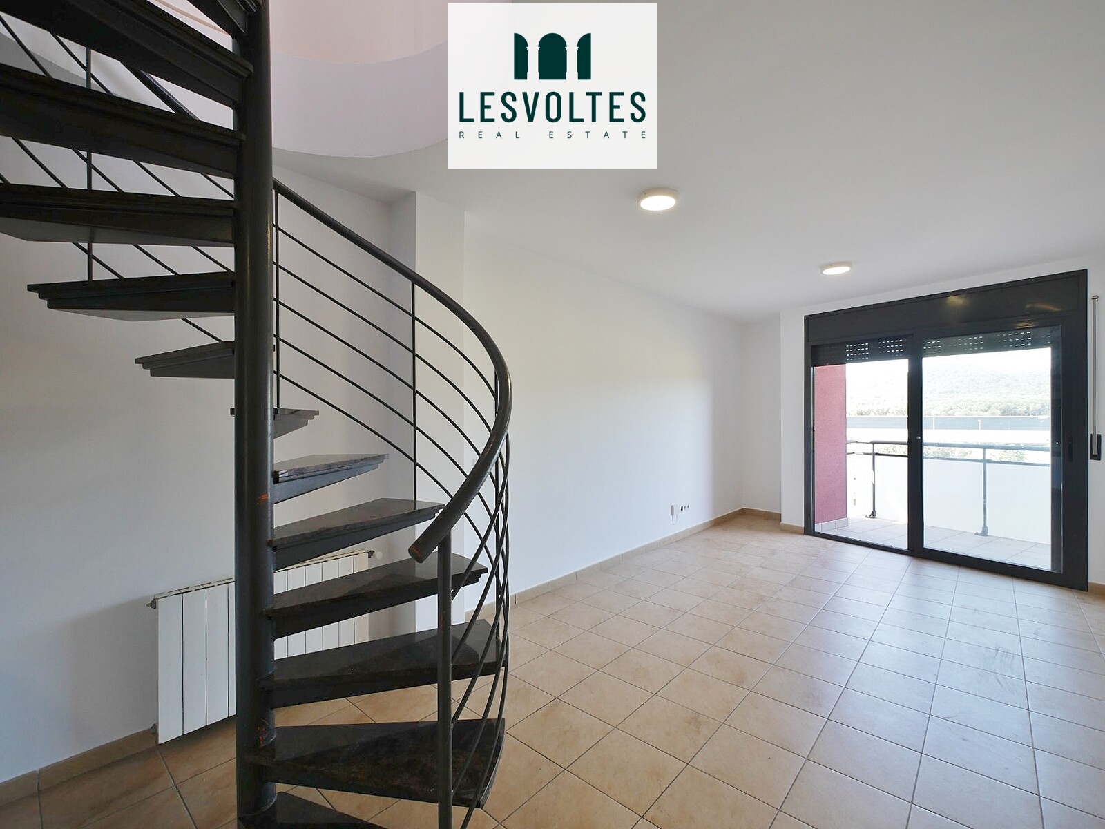 IMMEJORABLE DÚPLEX DE TRES HABITACIONES CON PLAZA DE APARCAMIENTO EN PALAFRUGELL