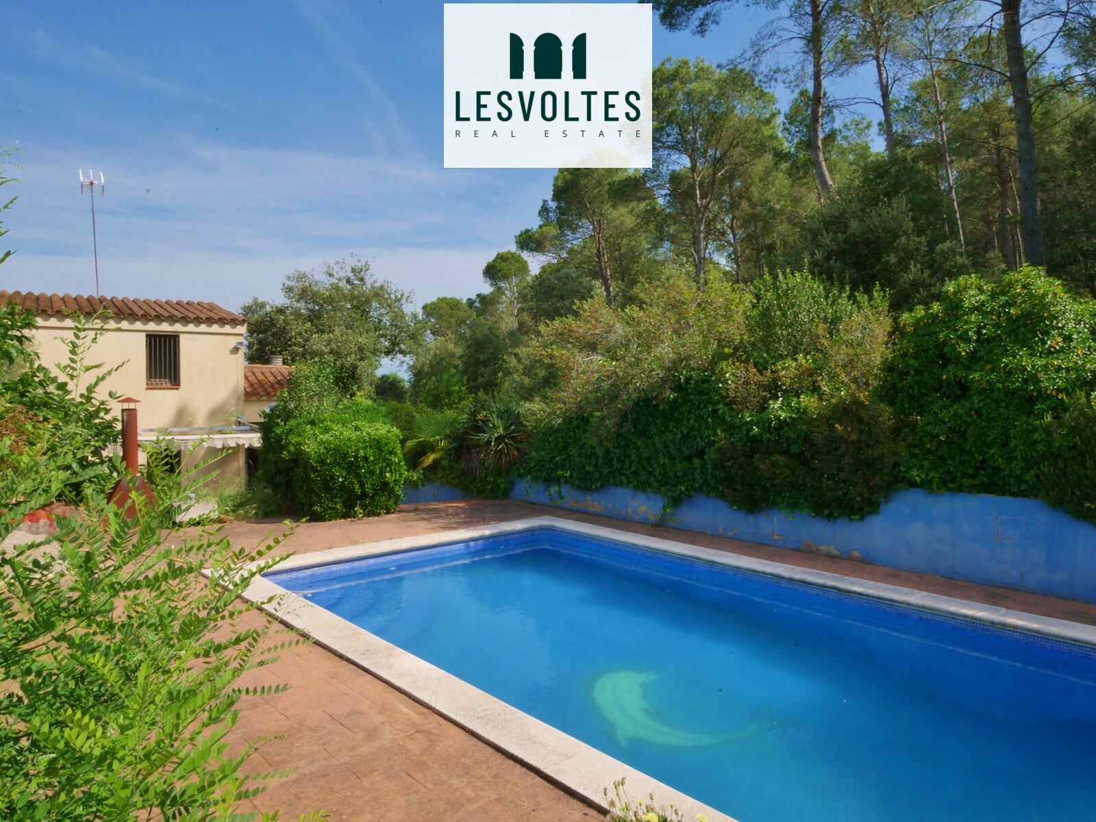 CASA CON JARDÍN, PISCINA Y TOTAL PRIVACIDAD RODEADA DE NATURALEZA EN LAS AFUERAS DE VENTALLÓ