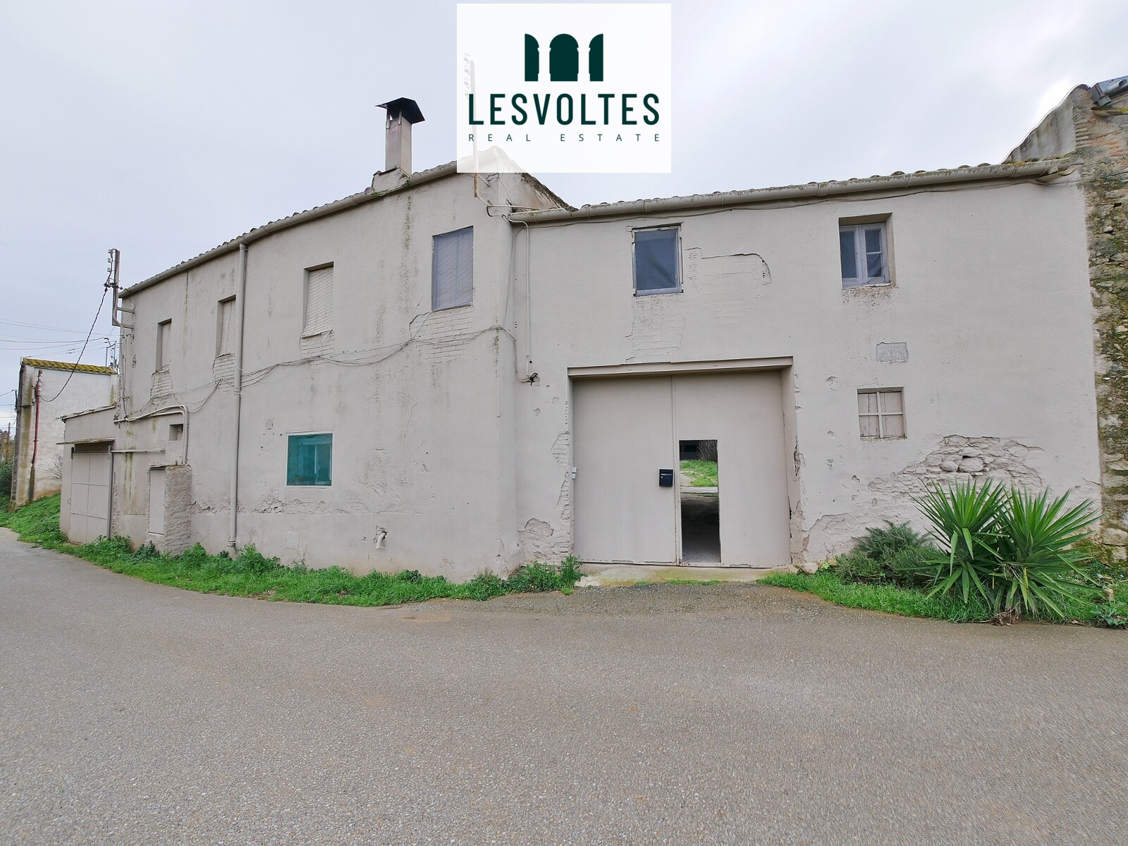 FINCA RÚSTICA DE 1.359 M² PER  A RESTAURAR, EN VENDA A FONOLLERES, BAIX EMPORDÀ.