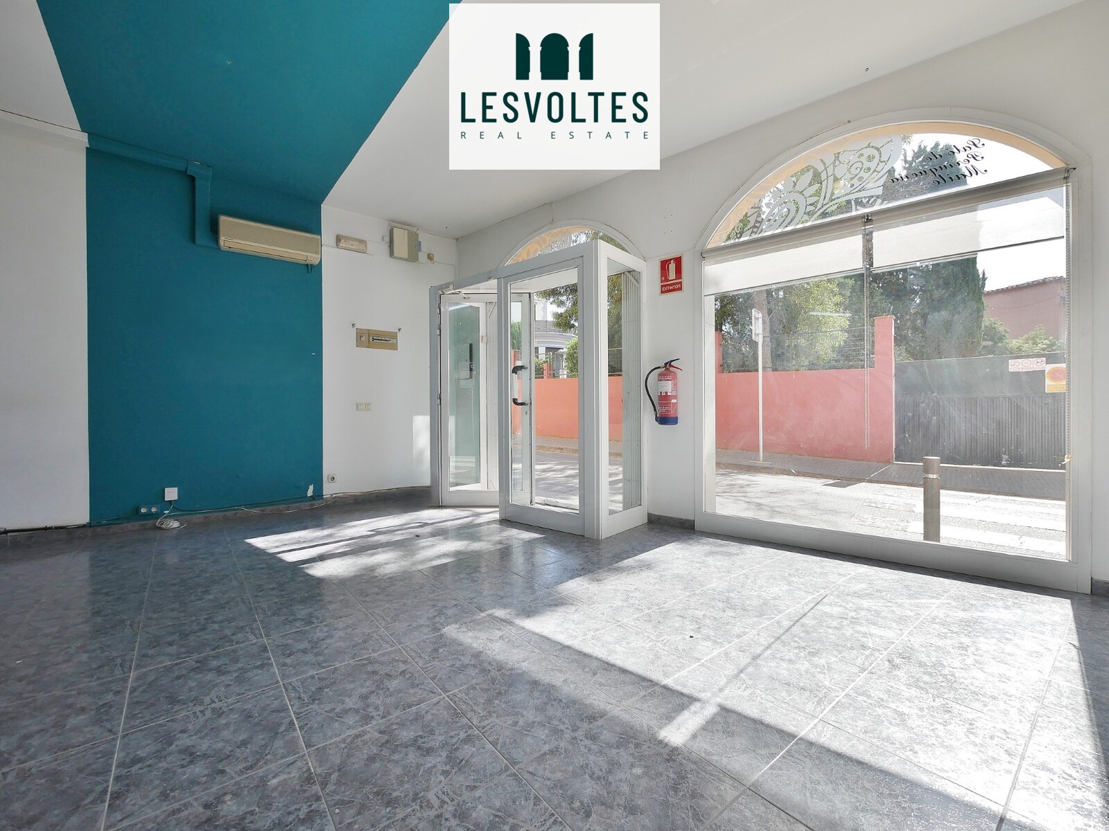 AMPLIO LOCAL COMERCIAL DIÁFANO DE 117 M² EN EL CENTRO DE PALAFRUGELL