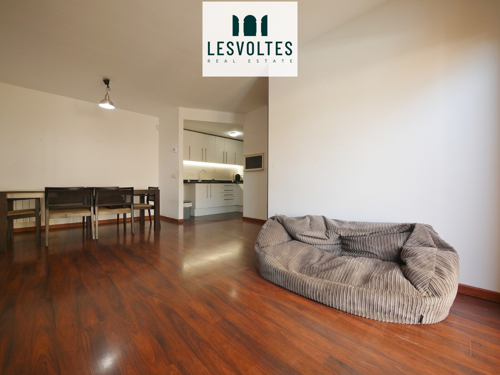 BRIGHT FLAT WITH TERRACE JUST A FEW MINUTES FROM THE CENTRE OF PALAFRUGELL