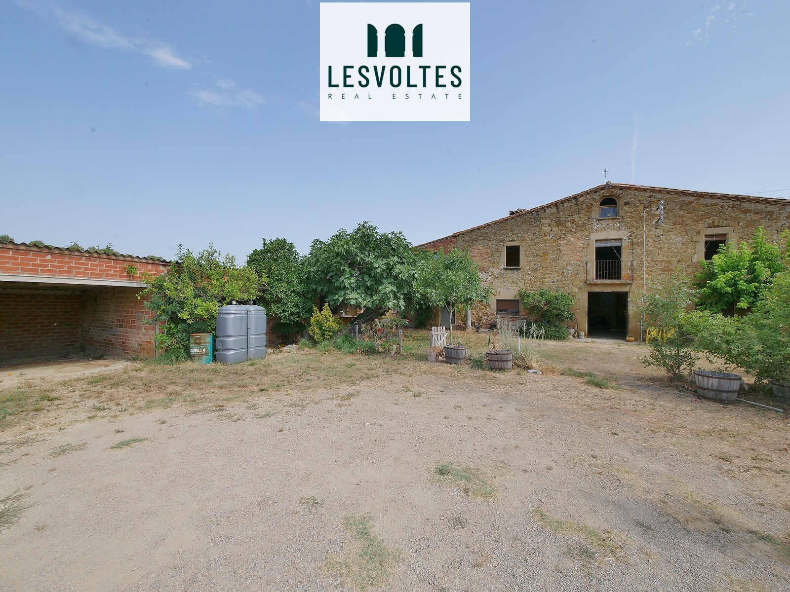 AUTÉNTICA MASÍA CATALANA DE 644 M², CON MÁS DE 39.000 M² DE TERRENO, EN VENTA EN CORÇÀ, BAIX EMPORDÀ.