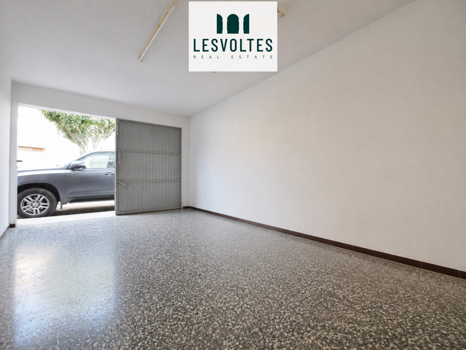 SPACIOUS 19 M² ENCLOSED GARAGE AT STREET LEVEL IN PALAFRUGELL