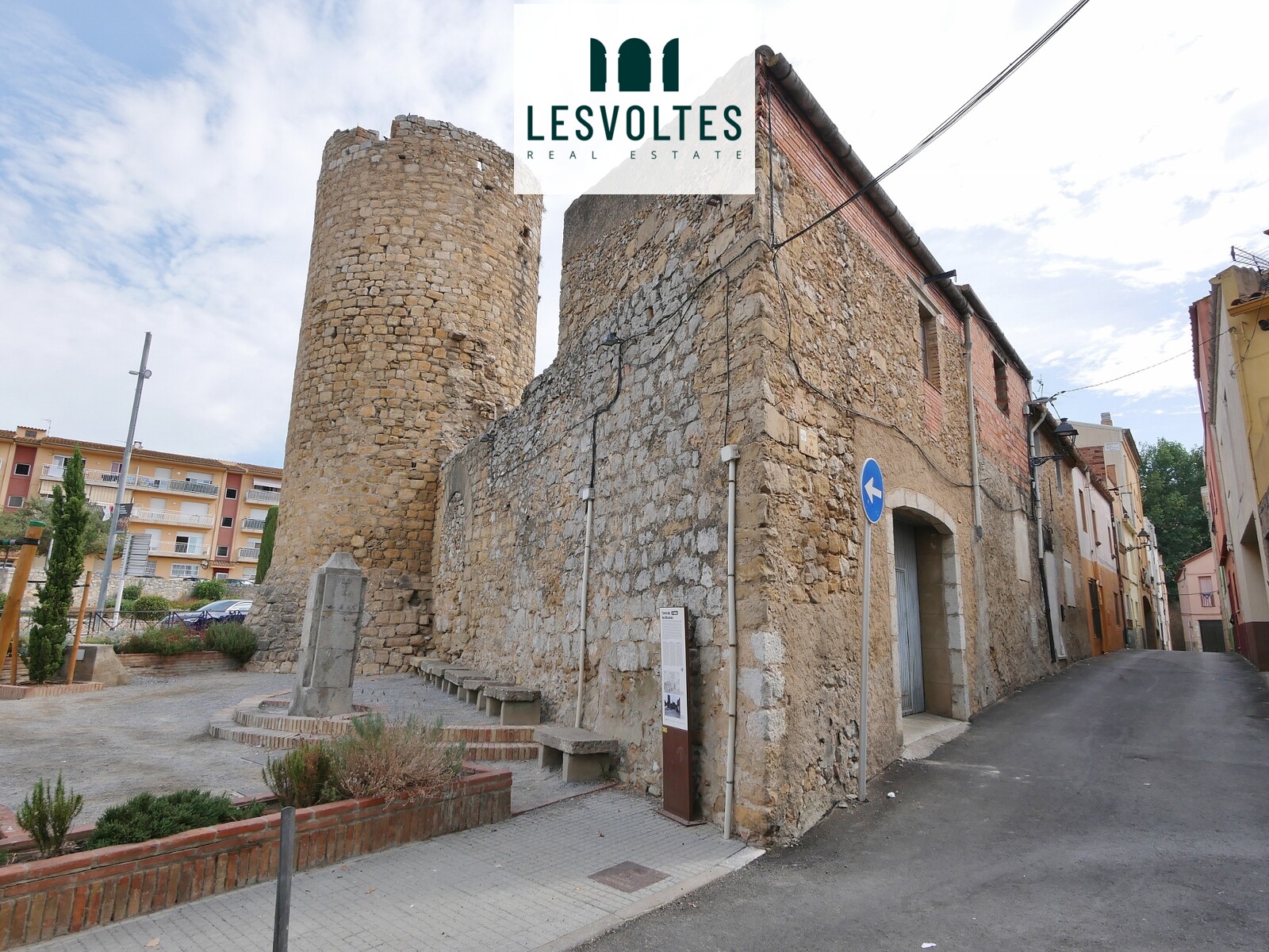 PROPIEDAD SINGULAR, EN VENTA EN EL CASCO ANTIGUO DE TORROELLA DE MONTGRÍ, JUNTO A LA TORRE DE LES BRUIXES.