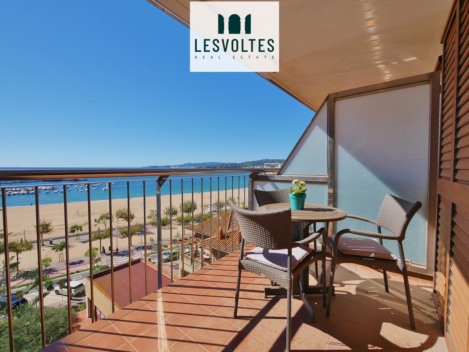 SPECTACULAR FLAT WITH SEA VIEWS ON THE SEAFRONT PROMENADE IN PALAMÓS