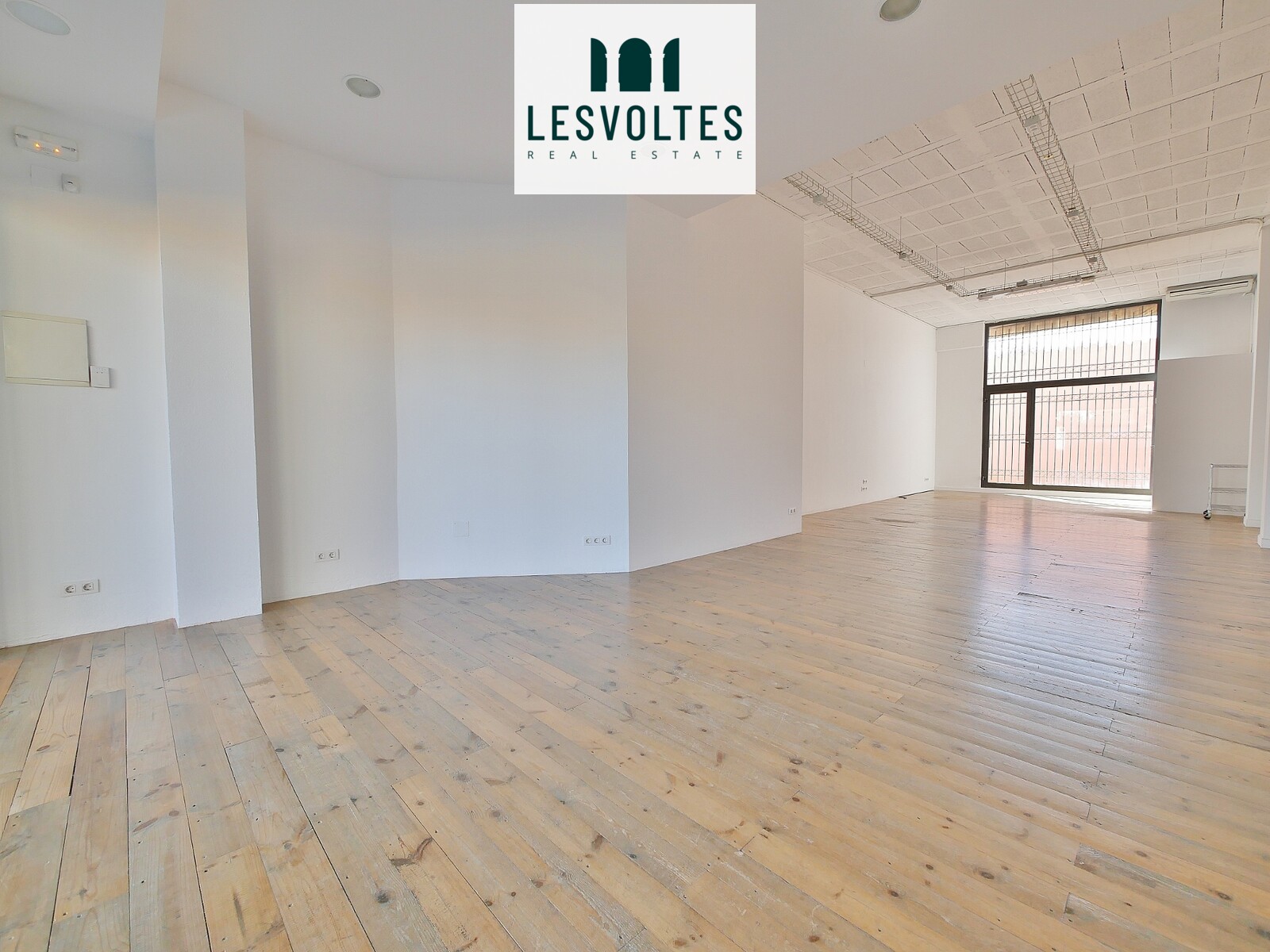 LOCAL COMERCIAL DE 76 M² EN PLANTA BAJA, EN VENTA CERCA DEL CENTRO DE LA BISBAL D’EMPORDÀ.
